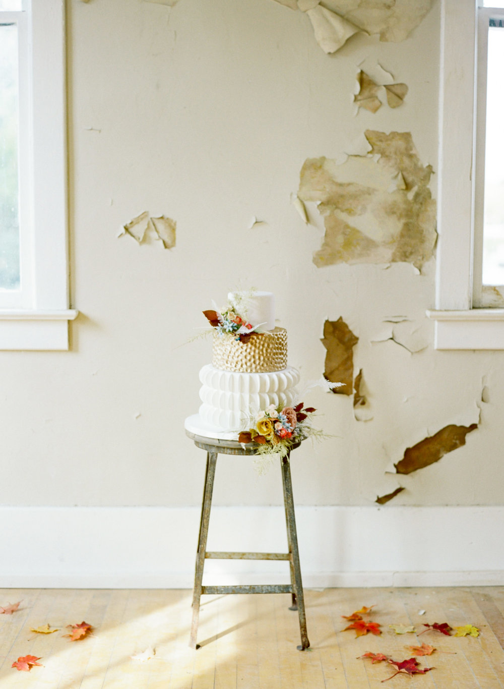 Charlevoix, MI Wedding Inspiration | Northern Michigan Wedding | wedding cake