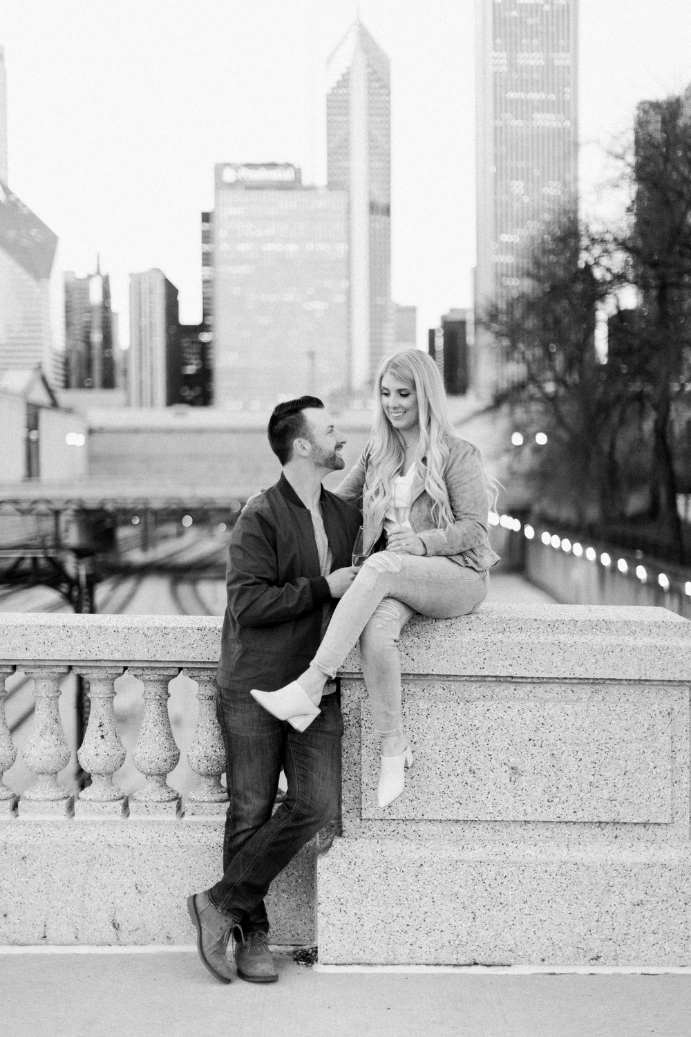 Chicago Engagement Session | downtown city engagement session 